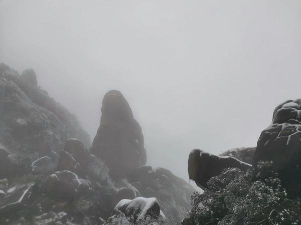 雪後登上饒靈山