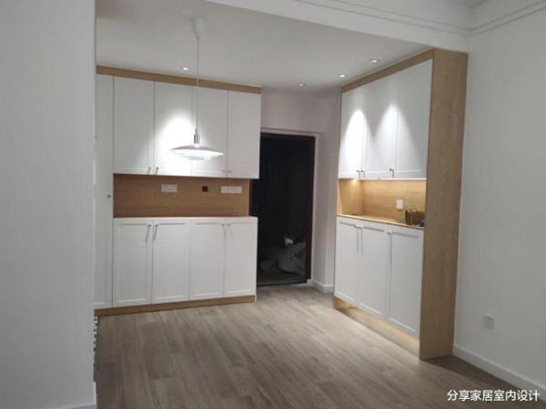 2023年最流行的衣櫃櫃體和櫃門的搭配？