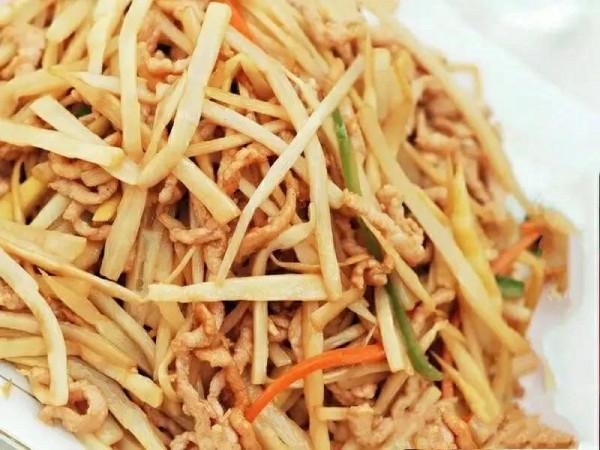 建議45歲以上的人多吃3種食材，對保護聽力有幫助，價格也不高