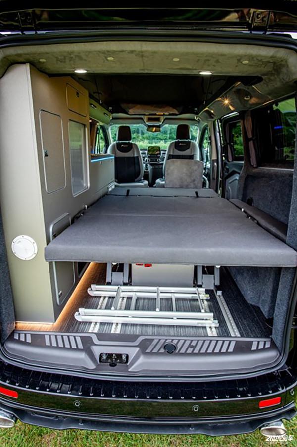 打個樣?全身黑化運動套件,這樣改裝的福特房車夠酷炫 打個樣?全身黑化運動套件,這樣改裝的福特房車夠酷炫