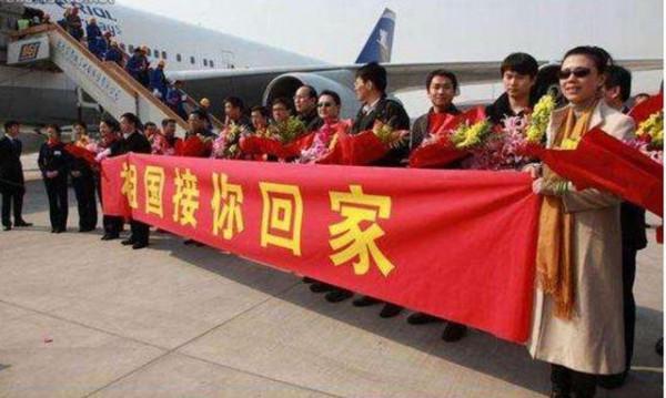 中國撤僑時，為何武裝分子不敢來犯？因為看到了警示牌上的警告