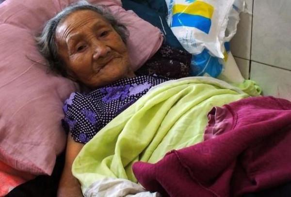 自古以來人們都追求長壽,但是我覺得老人還是不要活的太久 自古以來人們都追求長壽,但是我覺得老人還是不要活的太久