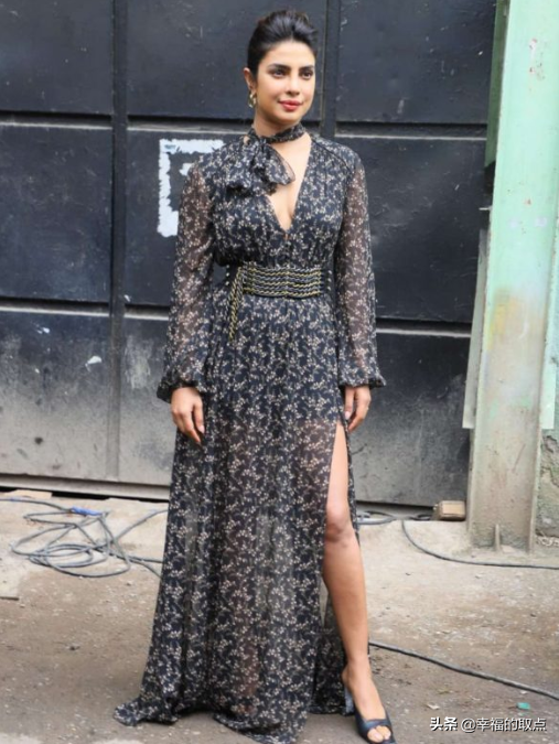 印度女神卡普喬，身穿寬鬆連衣裙，連續獲得印度、世界小姐的稱號