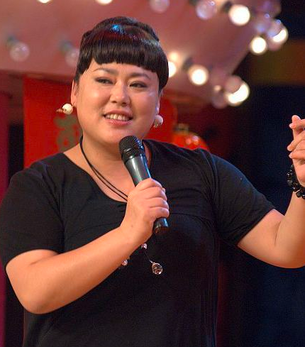 51歲嫁90後老公，晚年得乳腺癌還陷詐騙風波，李菁菁都經歷過什麼