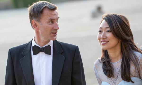 英國反華波及自己人！前外相華裔妻子遭炮轟：主持節目替中國洗白