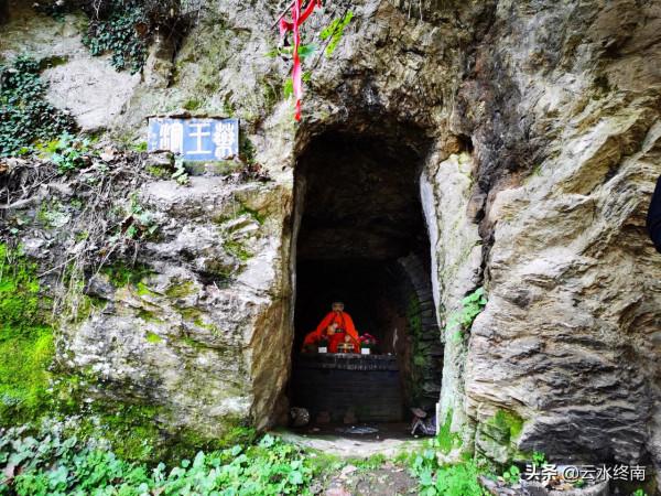 西安驢友最愛爭論的話題：秦嶺這兩座山的紅葉，哪一個更值得去？