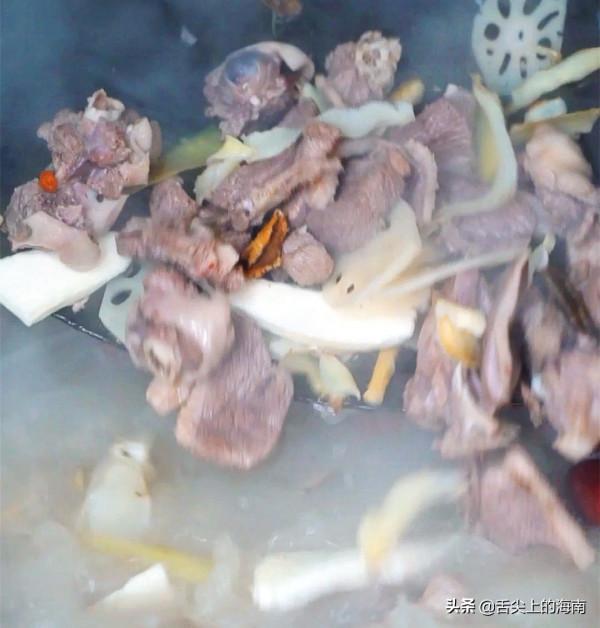 距離海口就1小時車程,人均70可吃到白蓮鵝、鱷魚宴、烤乳豬等 距離海口就1小時車程,人均70可吃到白蓮鵝、鱷魚宴、烤乳豬等