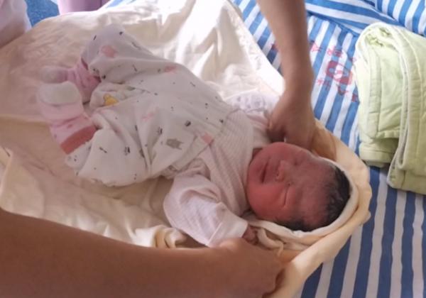 好福氣!湖北一女子剖腹產生下8斤6兩大胖小子,婆婆在產房外急哭 好福氣!湖北一女子剖腹產生下8斤6兩大胖小子,婆婆在產房外急哭