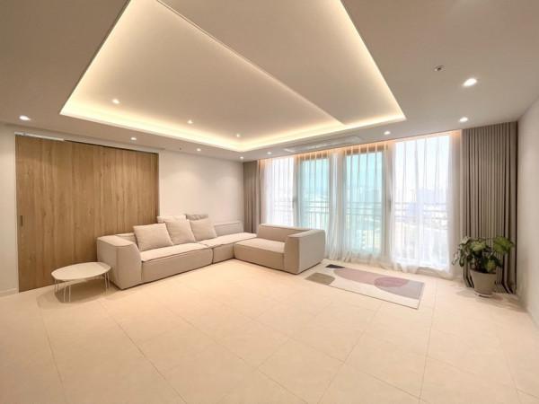 166㎡裝修沒有隨大流，僅用白牆&plus;原木，輕鬆打造一個大方耐看的家