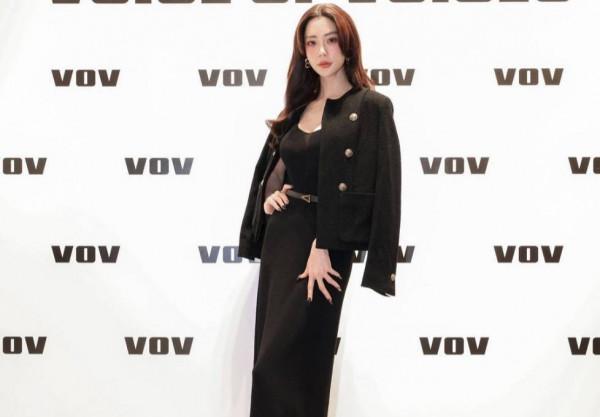 克拉拉黑色連衣裙現身優雅端莊,顏值身材依舊線上,新作品將上映 克拉拉黑色連衣裙現身優雅端莊,顏值身材依舊線上,新作品將上映