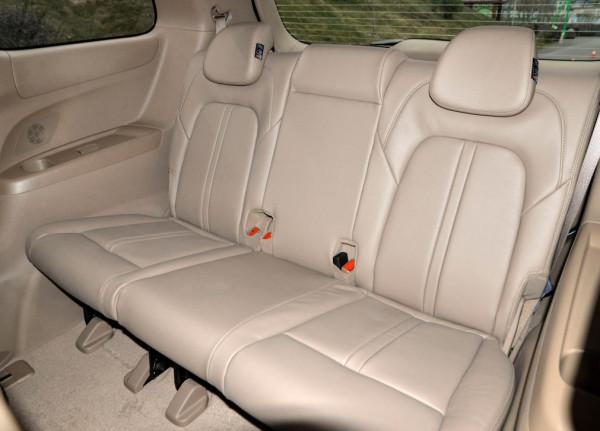 家裡人口多，買MPV更合適，可以看看這兩款，安靜舒適還省油