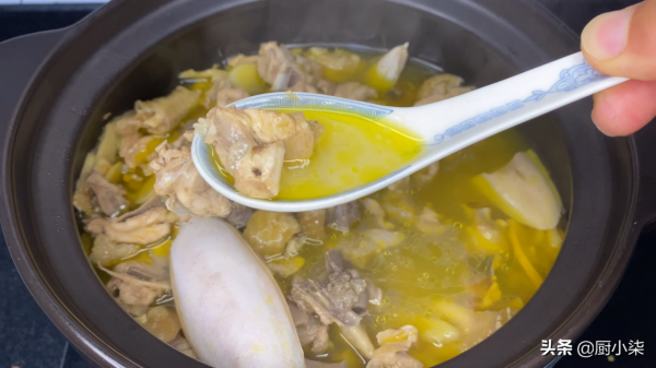 天氣冷了，雞湯這樣煲，太鮮了