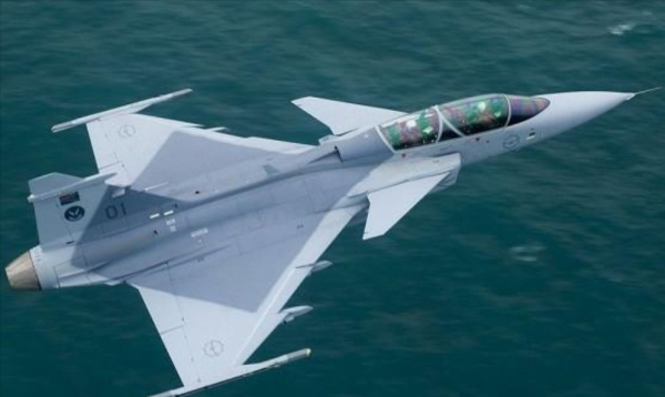 一個現代大國如果宣佈永久放棄軍事力量，你認為會發生什麼？