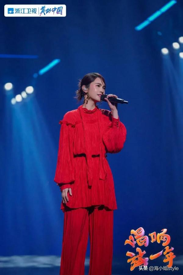 各大衛視春晚眾星雲集,Baby百萬珠寶搶鏡,楊冪百花裙奪人眼球 各大衛視春晚眾星雲集,Baby百萬珠寶搶鏡,楊冪百花裙奪人眼球