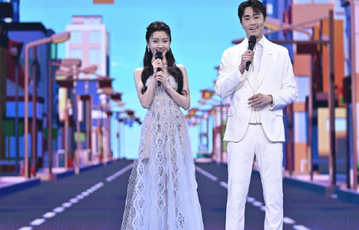 毛曉彤楊玏跨年舞臺路透釋出！衣著清爽太敬業，粉紅泡泡冒不停