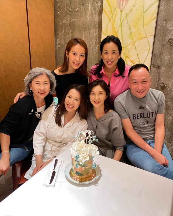 65歲港姐季軍王愛倫近況曝光，面板白皙細膩身材纖細，曾任慧妍雅集會長