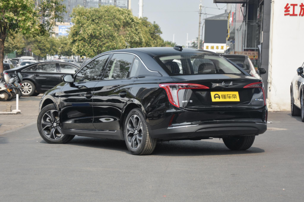 體驗紅旗E-QM5 2021款 充電 T3版，續航給力，跑車方便