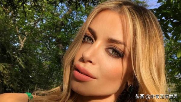 離婚2年，53歲皇馬傳奇戀愛了！39歲新歡金髮碧眼，宛如少女