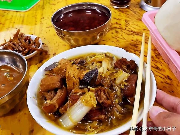 河南小夥賣大燴菜火了,一口大鍋2米寬,一次能燉1噸菜 河南小夥賣大燴菜火了,一口大鍋2米寬,一次能燉1噸菜