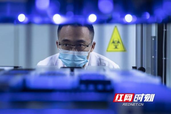 “高新”開拓者｜譚德勇：我想成為一個分子在生物科學的世界裡遨遊