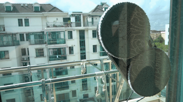 相見恨晚的清潔神器——玻妞388擦窗機器人分享