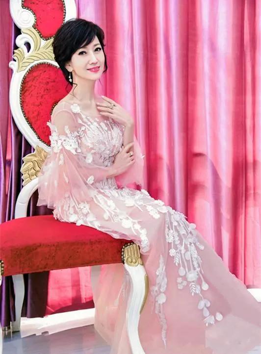 趙雅芝“寶刀未老”的高畫質寫真照來了