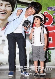 還記得“壞笑弟弟”表情包王錫玄嗎?16歲帶小女友上節目? 還記得“壞笑弟弟”表情包王錫玄嗎?16歲帶小女友上節目?