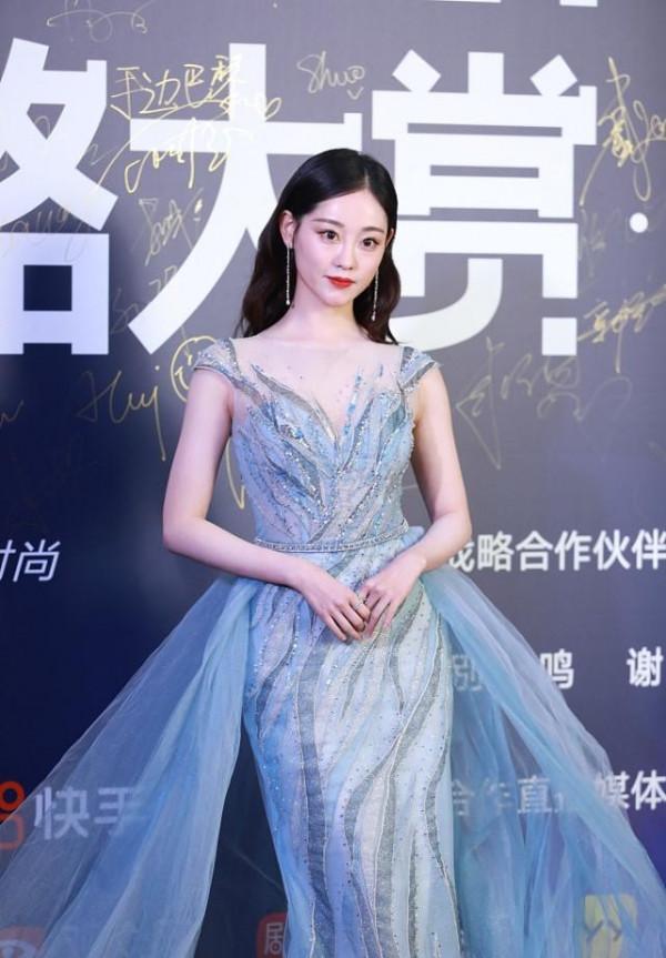 風格大賞紅毯(90後組):林允造型太成功,程瀟一身肌肉感 風格大賞紅毯(90後組):林允造型太成功,程瀟一身肌肉感