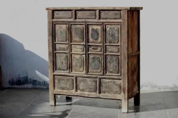 兩個書櫃，經櫃和書箱