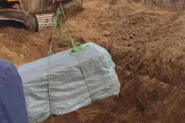 1988年，農民後院發現金國夫妻墓，女主人滿身傷痕揭示皇權的黑暗