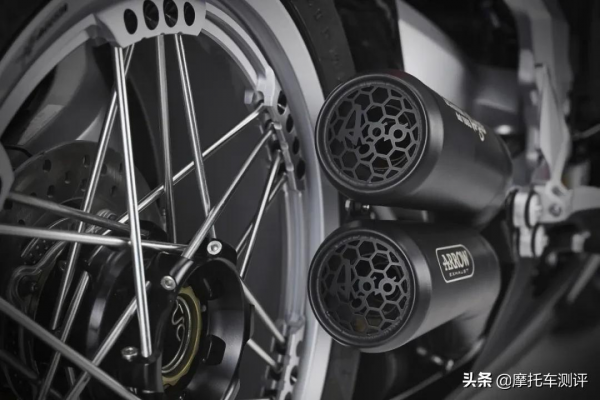 兩輪設計界的天花板！MV AGUSTA Superveloce Ago特別版