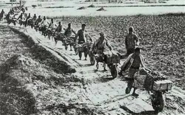 授銜結束,臺下還站著一個人,周總理問原因:還沒有唸到我的名字 授銜結束,臺下還站著一個人,周總理問原因:還沒有唸到我的名字