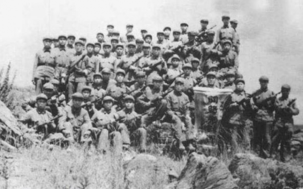 帶領30人小隊0傷亡,擊斃215名美軍創造奇蹟,這個農民是誰? 帶領30人小隊0傷亡,擊斃215名美軍創造奇蹟,這個農民是誰?