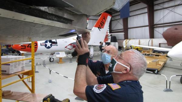 機翼用了咱傳統的卯榫工藝？細看F117，刮掉隱身塗料之後真相大白