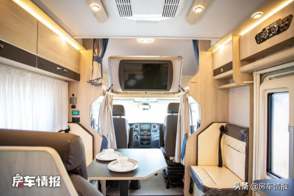 全新下線的國產房車,價格不變水電升級,配2.3米雙人床同類最大 全新下線的國產房車,價格不變水電升級,配2.3米雙人床同類最大
