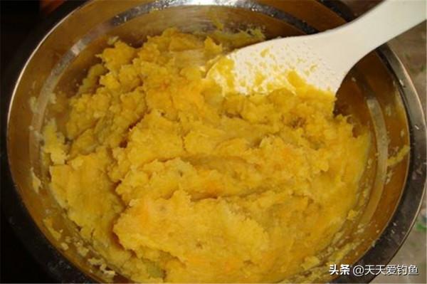 鯉魚食譜很廣,秋天野釣大鯉魚,什麼餌料效果最好?香甜還是腥? 鯉魚食譜很廣,秋天野釣大鯉魚,什麼餌料效果最好?香甜還是腥?