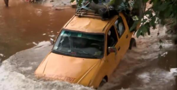 下雨就癱瘓的非洲國家，計程車也賣“掛票”，300公里開三天