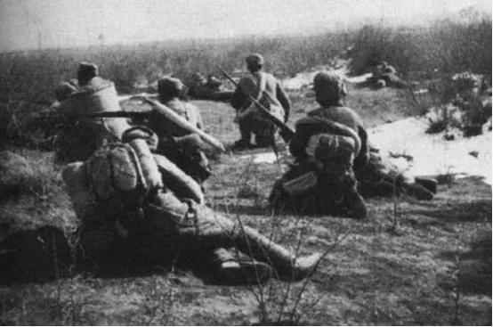 血淚：志願軍被俘後，在戰俘集中營領導反背叛愛國鬥爭，九死一生