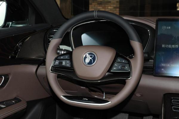 全系“佩刀”的比亞迪旗艦,配置拉滿、3.9秒破百,已被徹底捧紅 全系“佩刀”的比亞迪旗艦,配置拉滿、3.9秒破百,已被徹底捧紅