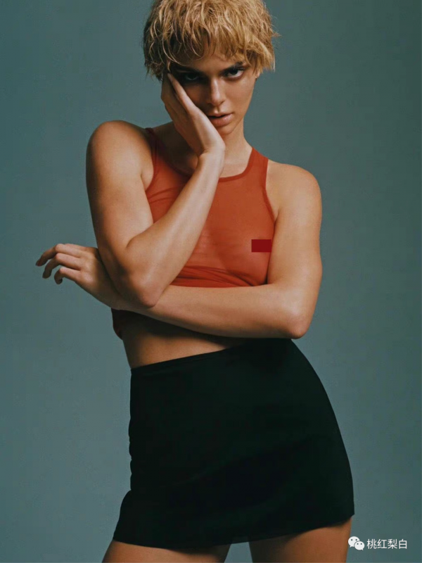 明星紅黑榜：25歲的她，穿了兩年的造型，越來越跑偏了