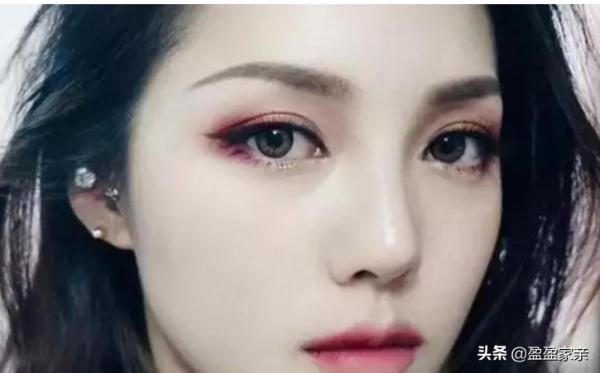 化妝時,如何將自己的眼睛化的更有神? 化妝時,如何將自己的眼睛化的更有神?