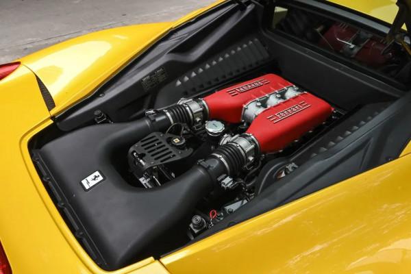 兩百萬買什麼?鎮店用的法拉利458,10年1萬公里,爆香! 兩百萬買什麼?鎮店用的法拉利458,10年1萬公里,爆香!