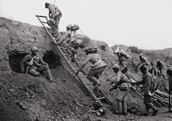 剛開完軍事會議，八路軍作戰計劃就遭洩露，司令員大怒，掏出手槍