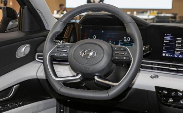 十萬塊買家用緊湊級家用轎車 第七代伊蘭特與明銳PRO怎麼選? 十萬塊買家用緊湊級家用轎車 第七代伊蘭特與明銳PRO怎麼選?