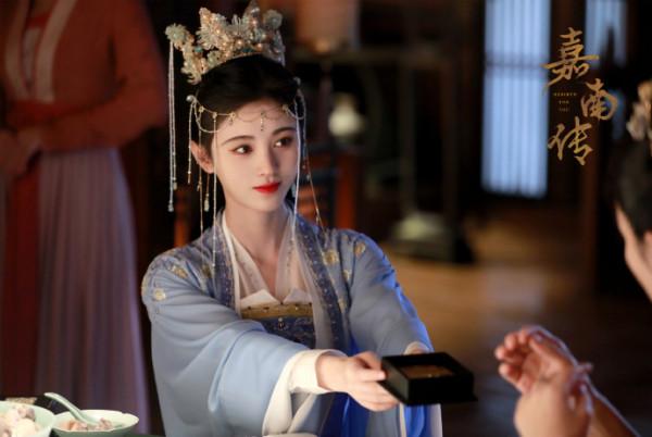 新劇鞠婧禕半永久妝容又遭吐槽,那麼有錢,為何不選擇整形? 新劇鞠婧禕半永久妝容又遭吐槽,那麼有錢,為何不選擇整形?