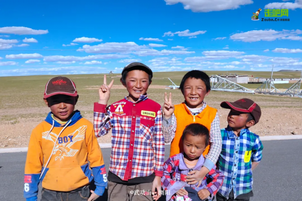 他耕耘三尺講臺，13年單人單車騎行13萬公里，帶女兒畢業騎行進藏