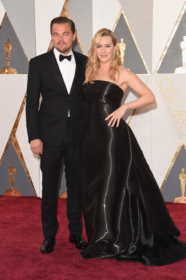 小李子凱特重聚爆哭！二十年感情超感人，網友：比愛情更美好