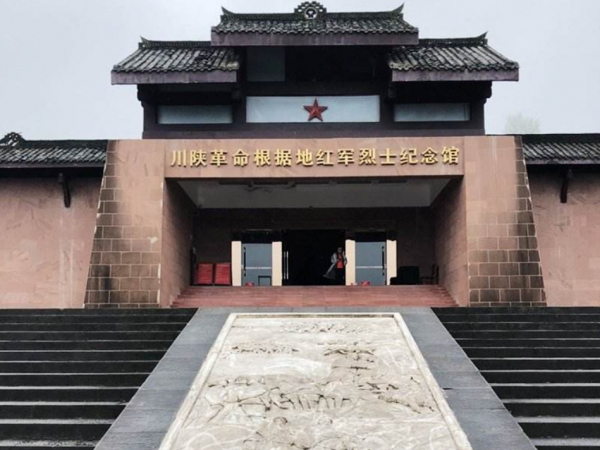1931年我黨軍委書記被捕，寫信告訴獄長不想出獄，獄長：快攆走