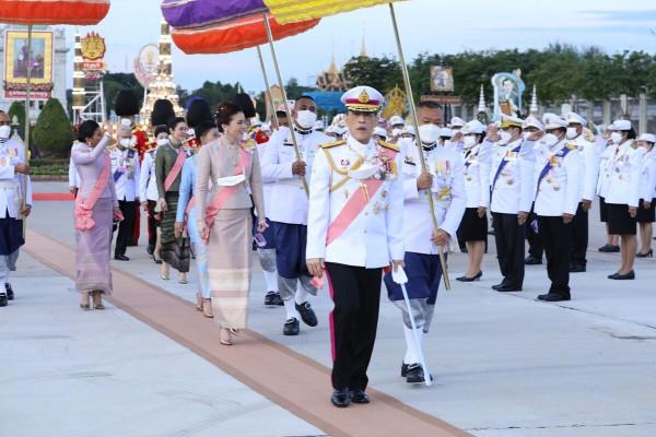 泰國倆公主的衣品翻盤!大公主穿紫鳶花色超美,神獸公主扮嫩取勝 泰國倆公主的衣品翻盤!大公主穿紫鳶花色超美,神獸公主扮嫩取勝