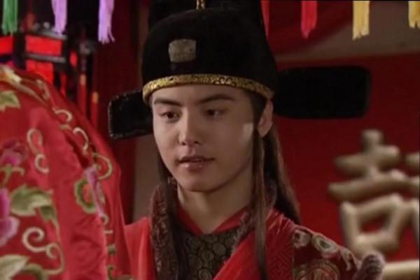 八版寶玉寶釵大婚，誰成就了“金玉良緣”美名，誰陰氣森森像鬼片